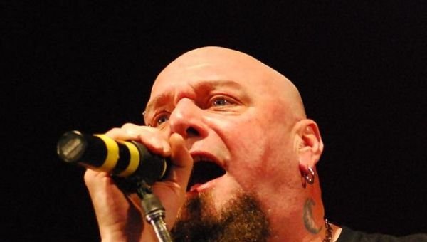 El cantante original de Iron Maiden dará un recital en Solano