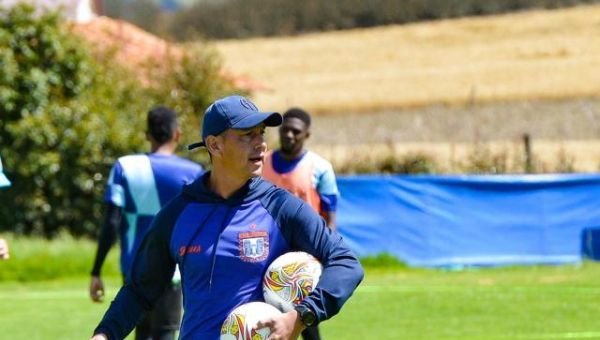 Miguel Caneo debutó con una derrota en su carrera como entrenador
