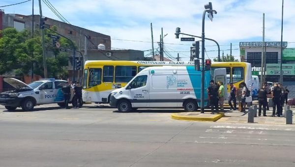Choque entre colectivo y patrullero deja ocho heridos