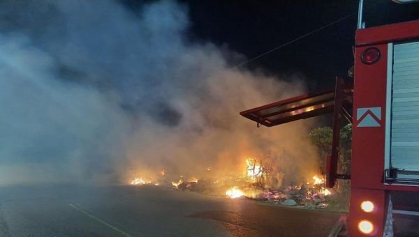 Bomberos sofocaron un incendio en el "Campo del Alemán"