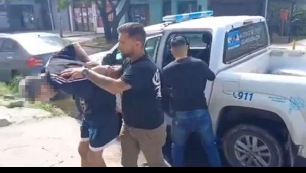Dos sujetos con frondoso prontuario criminal fueron detenidos por la policía