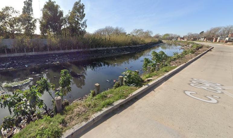 Balearon a un hombre y lo tiraron al arroyo Las Piedras