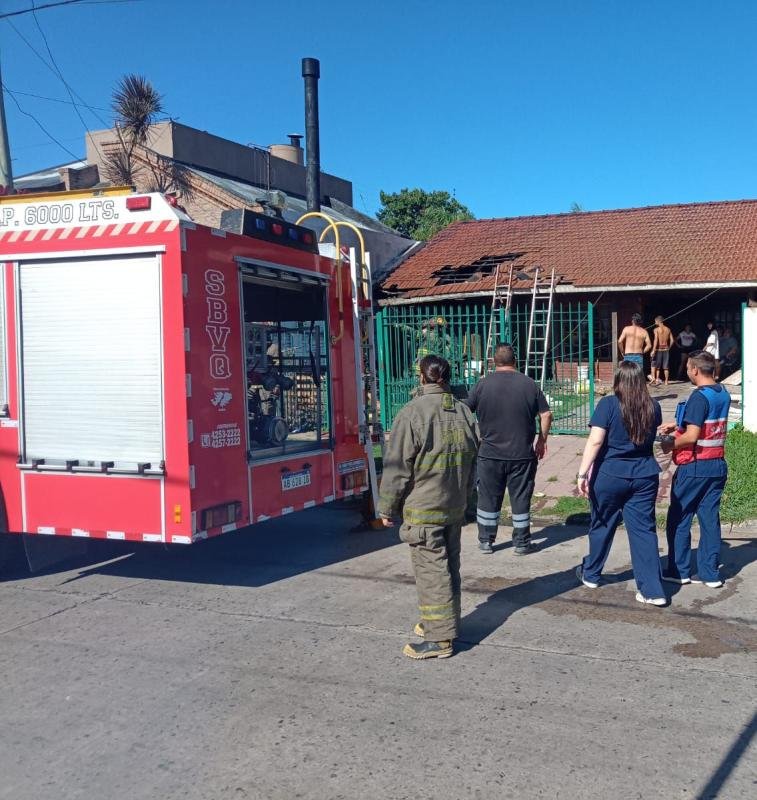 Se le prendió fuego parte de la casa por intentar combatir a los mosquitos