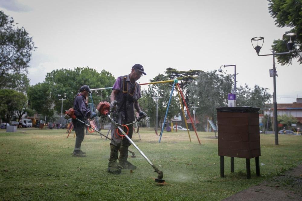 Jornada integral de limpieza en Barrio Parque