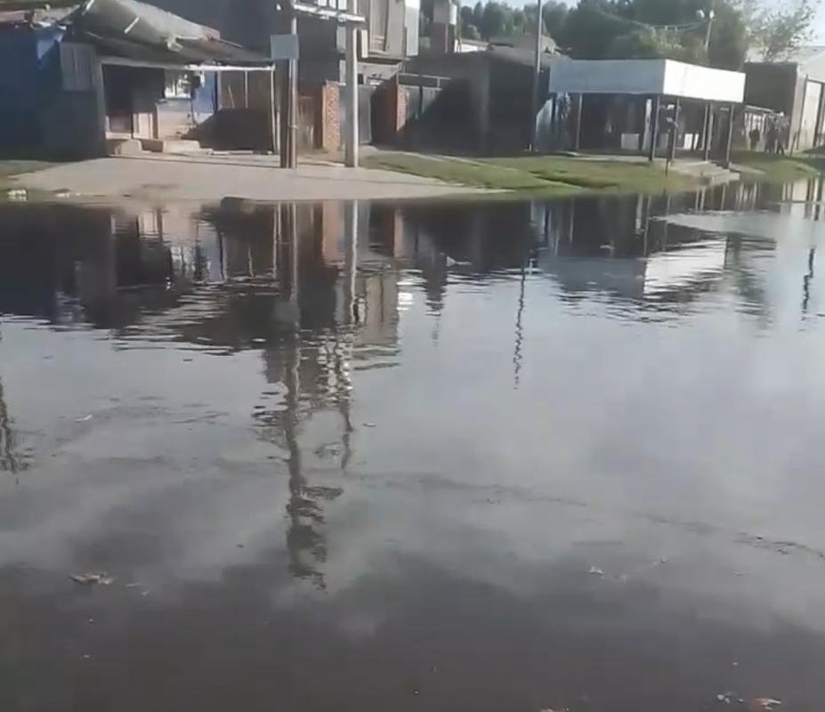 El Río de La Plata se desbordó por los fuertes vientos