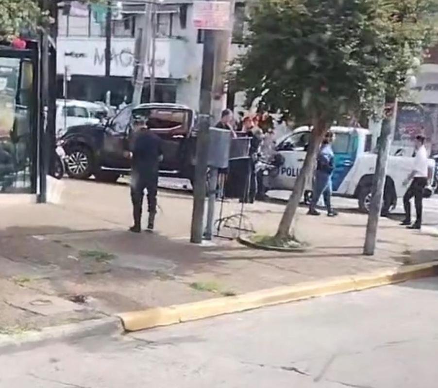 Ciclista herido tras choque en cadena entre un patrullero y una camioneta