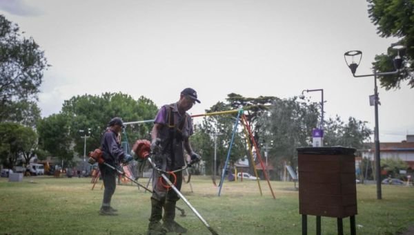 Jornada integral de limpieza en Barrio Parque