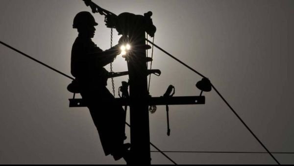 El drama de las familias que sufren el calor sin electricidad