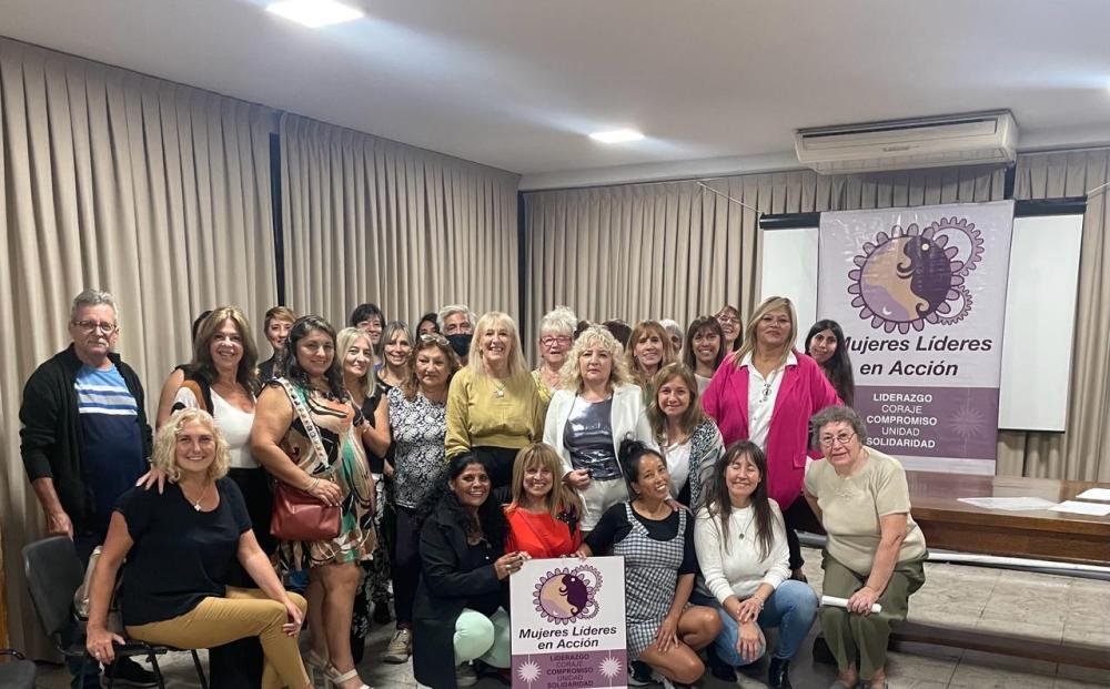 Mujeres Líderes en Acción: Empoderando Caminos hacia el Éxito