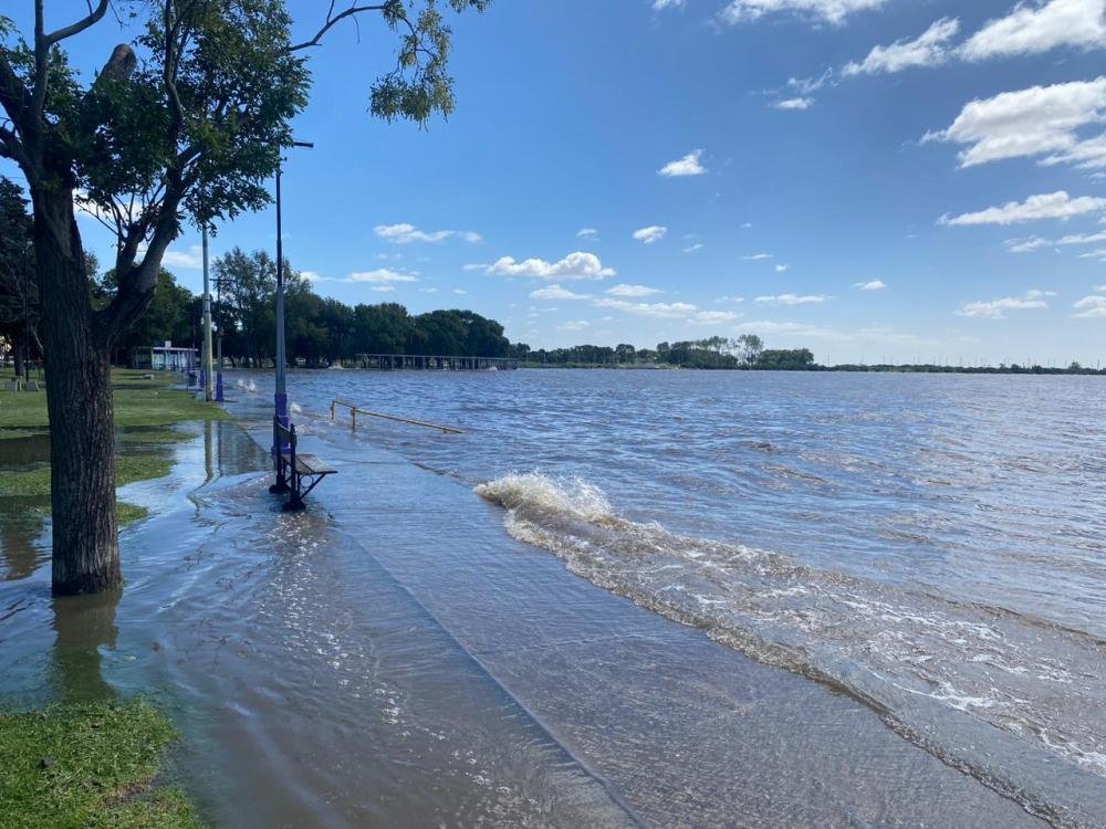 Alerta por sudestada y crecida del rio en Quilmes