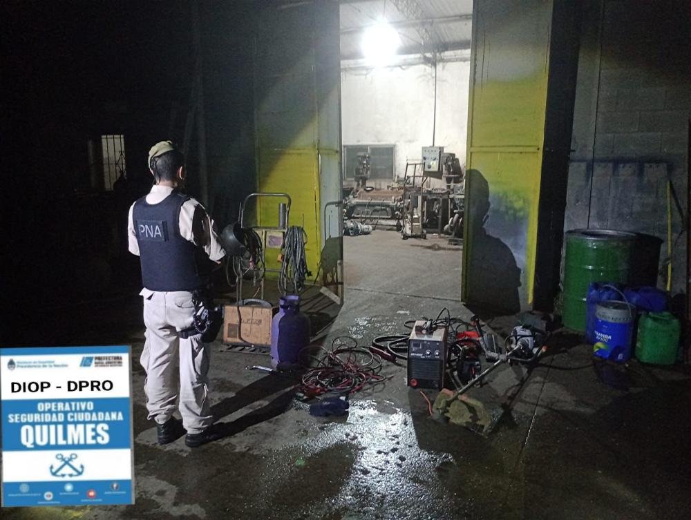 Cuatro detenidos acusados de intentar robar en una fábrica