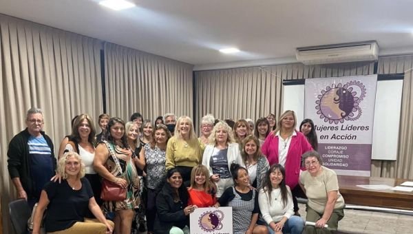 Mujeres Líderes en Acción: Empoderando Caminos hacia el Éxito