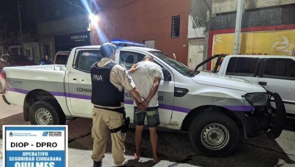 Manejaba una camioneta robada a un policía: Fue detenido