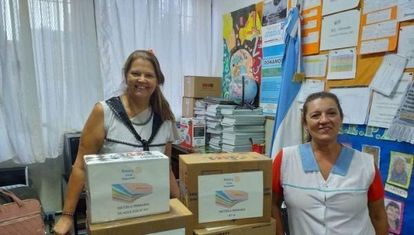 Donaron útiles escolares para dos escuelas de Quilmes