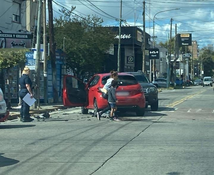 Dos autos chocaron de frente: No hubo heridos