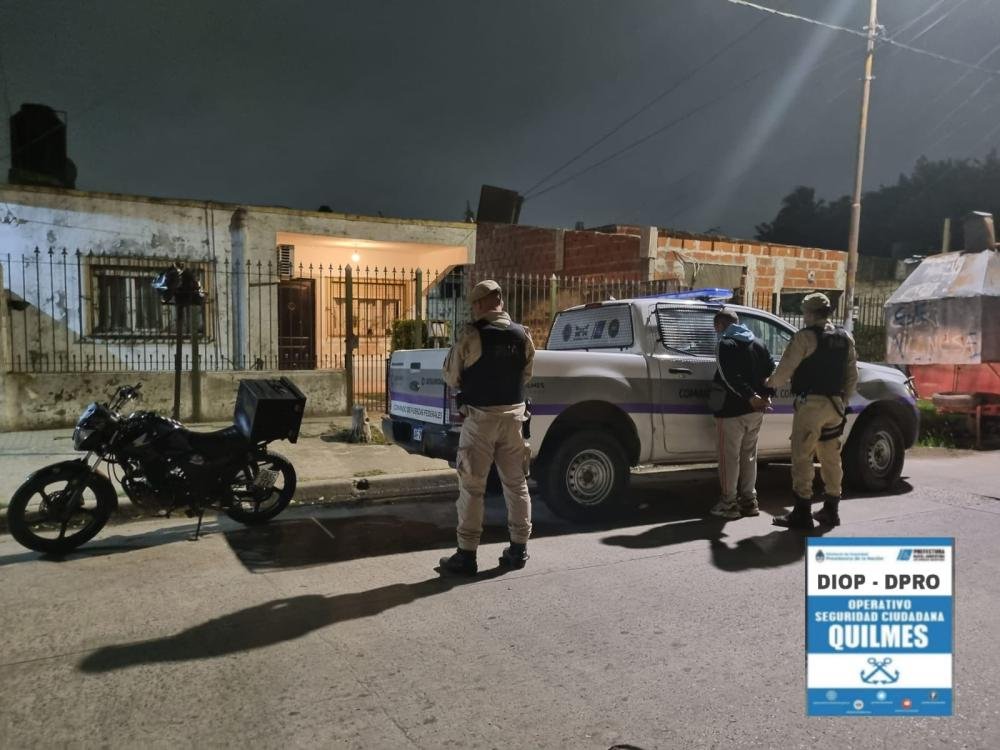 Era buscado por hackear las cuentas bancarias de un municipio: Fue detenido manejando una moto robada