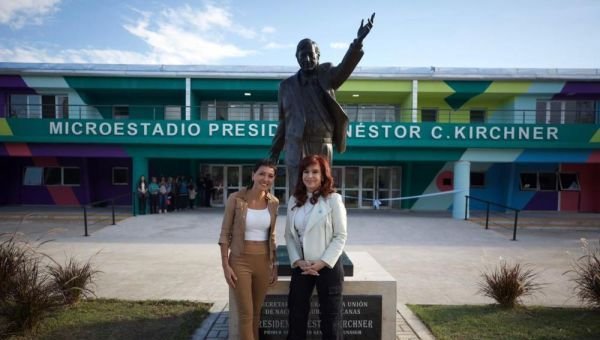 Cristina Kirchner y Mayra Mendoza inauguraron el microestadio Nestor Kirchner en Quilmes