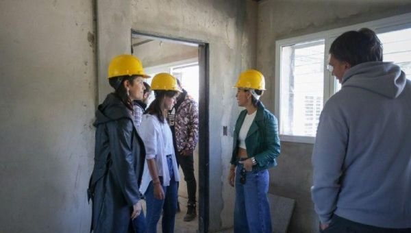 Mayra Mendoza supervisó la obra del centro comunitario de Salud Mental