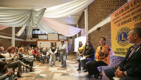 Mayra Mendoza participó de un conversatorio por el "Día de la Tierra"