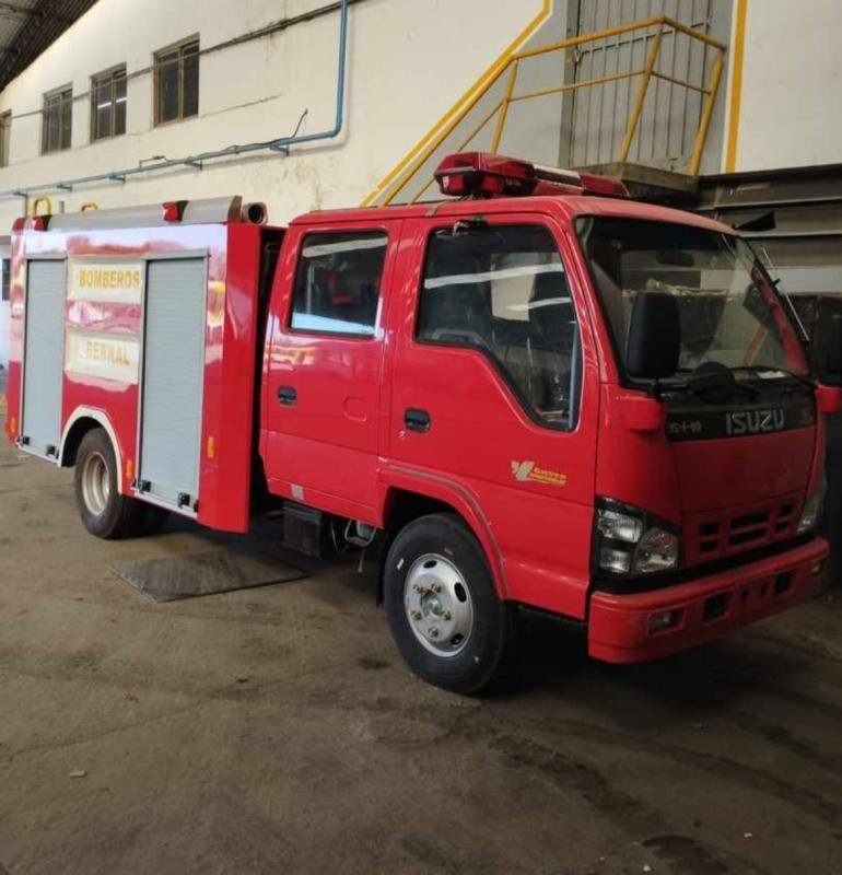 Los Bomberos Voluntarios de Bernal presentaron su nueva autobomba