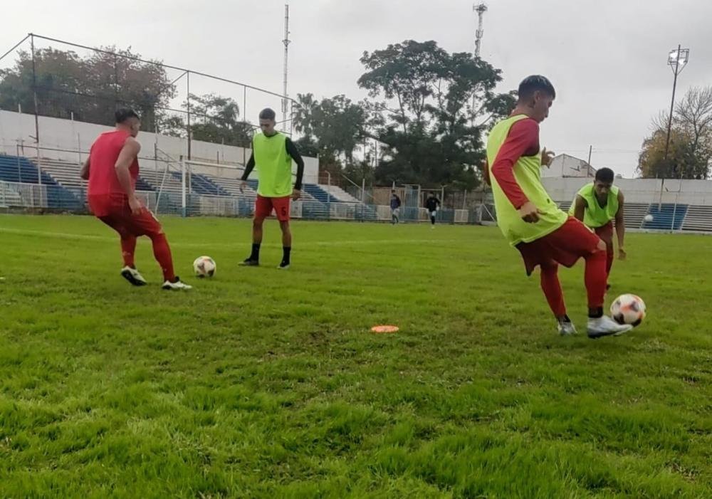 Juventud de Bernal recibe de local a Everton de La Plata