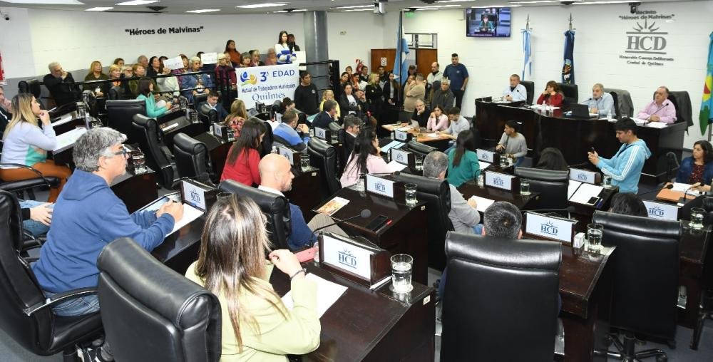 Concejal de LLA presentó más de 300 reclamos y calentó la sesión en el HCD