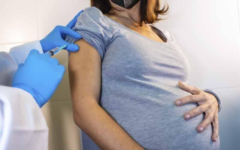 La nueva vacuna obligatoria para embarazadas se aplica en Quilmes de forma gratuita