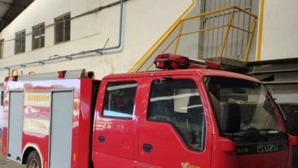 Los Bomberos Voluntarios de Bernal presentaron su nueva autobomba