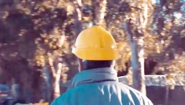 Reparaba un escape de gas y cayó a un pozo: Debió ser hospitalizado