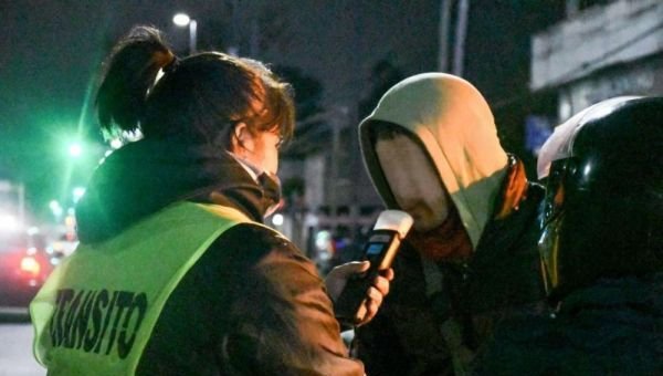 Fuertes controles de alcoholemia durante la noche quilmeña