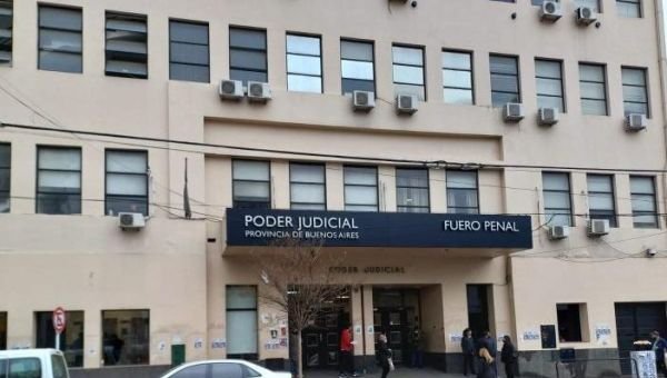 Buscan a un hombre ciego que fue condenado a prisión por abusar de sus hijas