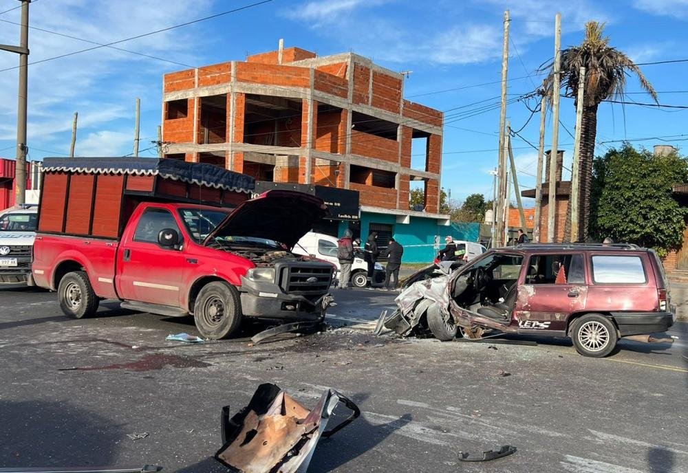 Fuerte choque múltiple dejó dos heridos y caos de tránsito