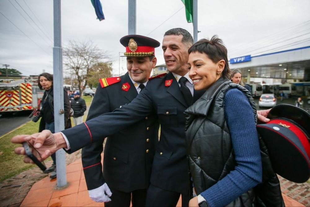 Mayra Mendoza acompañó la celebración por el Día de los Bomberos Voluntarios