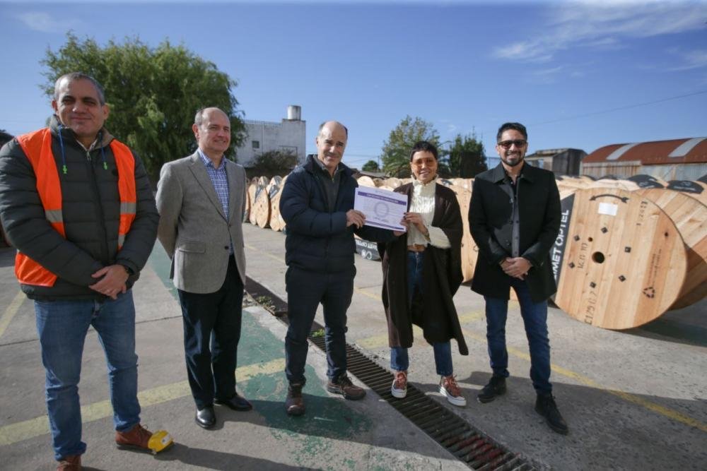 Entregaron certificado de habilitación a una empresa de Quilmes Oeste