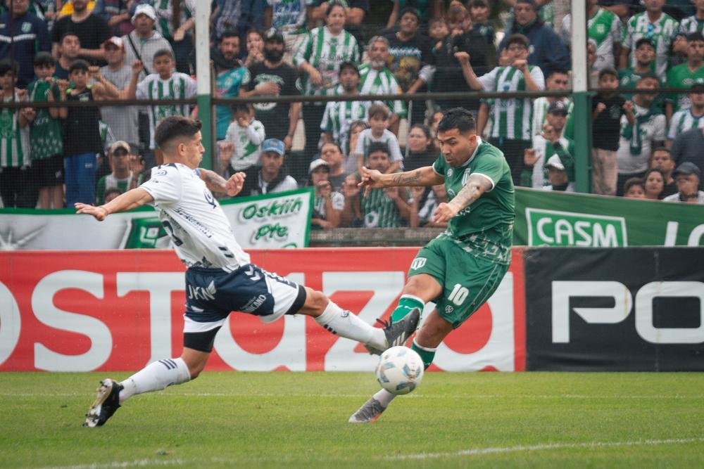 San Miguel golpeó sobre el final al “Cervecero” que no levanta cabeza