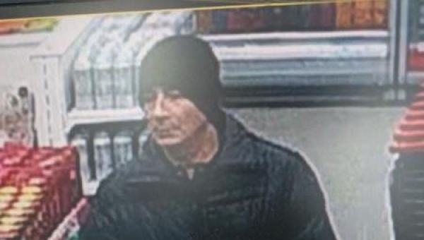 VIDEO: Delincuente robó a punta de pistola en un supermercado