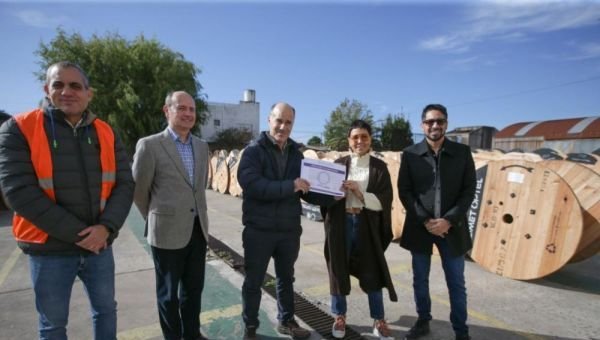 Entregaron certificado de habilitación a una empresa de Quilmes Oeste