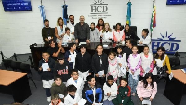 Alumnos de la EP N° 66 y del San José participaron de "Estudiantes al HCD"