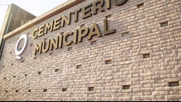 Insólito: Llevaron al cementerio en silla de ruedas a una anciana que había muerto hace tres días