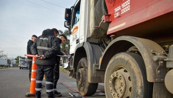 Operativos de control de tránsito pesado en Bernal Oeste