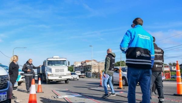 Controlaron cargas de transporte pesado: Retuvieron licencias y demoraron vehículos