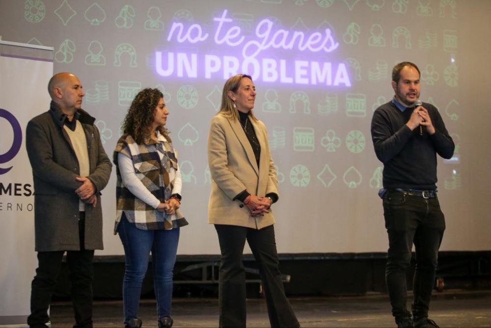 Docentes destacaron la iniciativa que aborda la problemática de las apuestas online