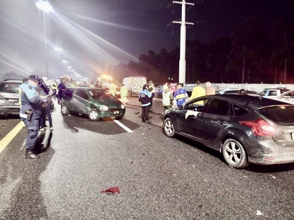 Impactante choque múltiple en la Autopista