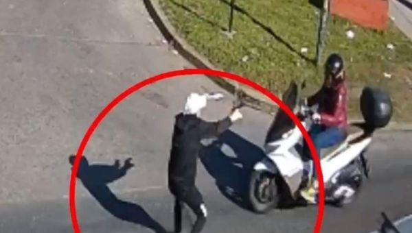 Un delincuente fue detenido al intentar robar una moto