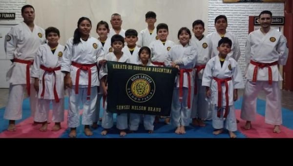 Atletas del Dojo Leones recaudan fondos para representar al país en Mundial de Karate