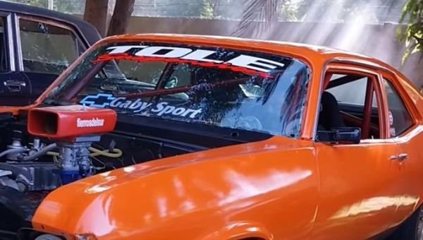Fierros del Sur celebra su 22º aniversario con una exposición solidaria de autos clásicos