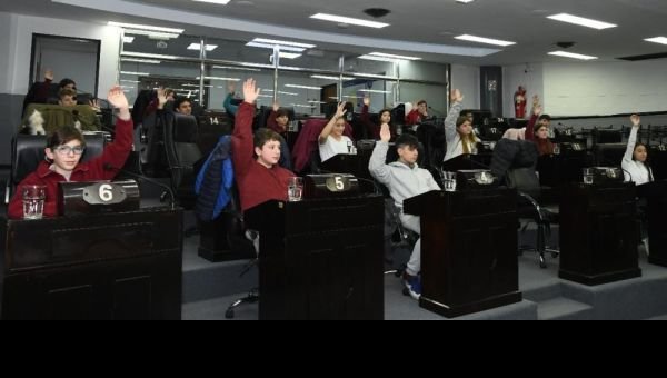 El Colegio San José de Quilmes y la EP N° 28 en “Estudiantes al HCD”