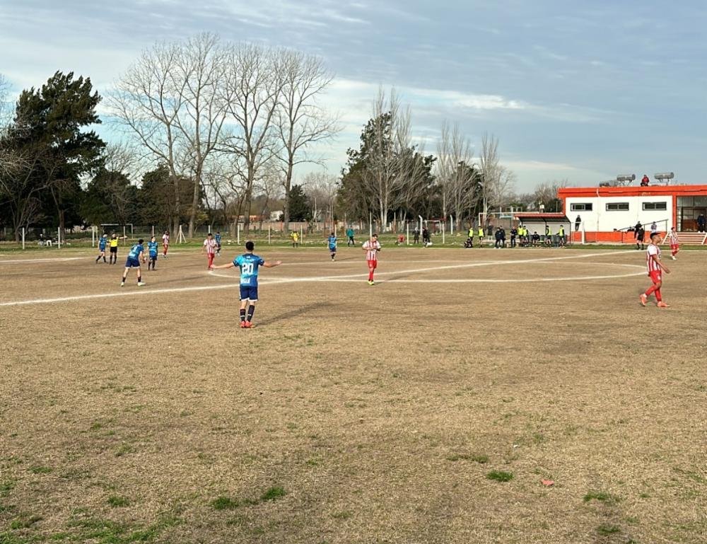 El Club Juventud de Bernal igualó ante Náutico Hacoaj