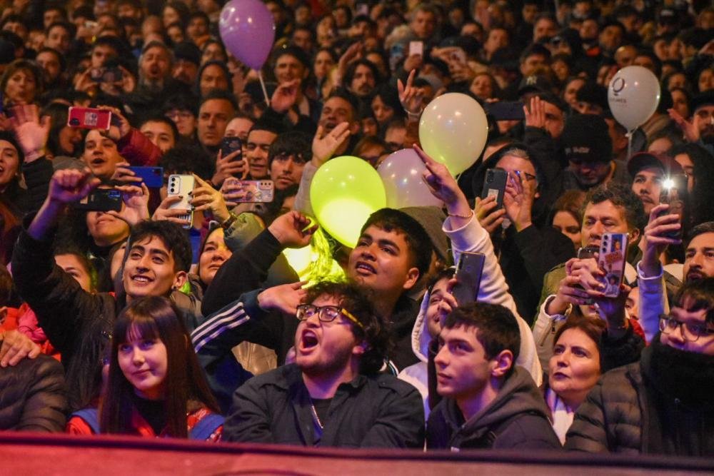 Miles de vecinos disfrutaron del show de Estelares en el Festival "Somos Quilmes"