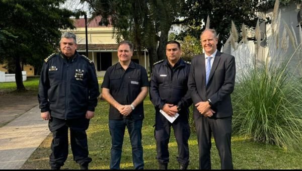 Iglesias evangélicas reconocen a policías de Quilmes